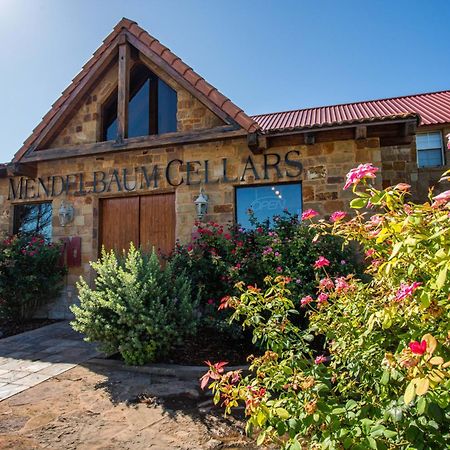 Pecan Cabin Fredericksburg Ngoại thất bức ảnh