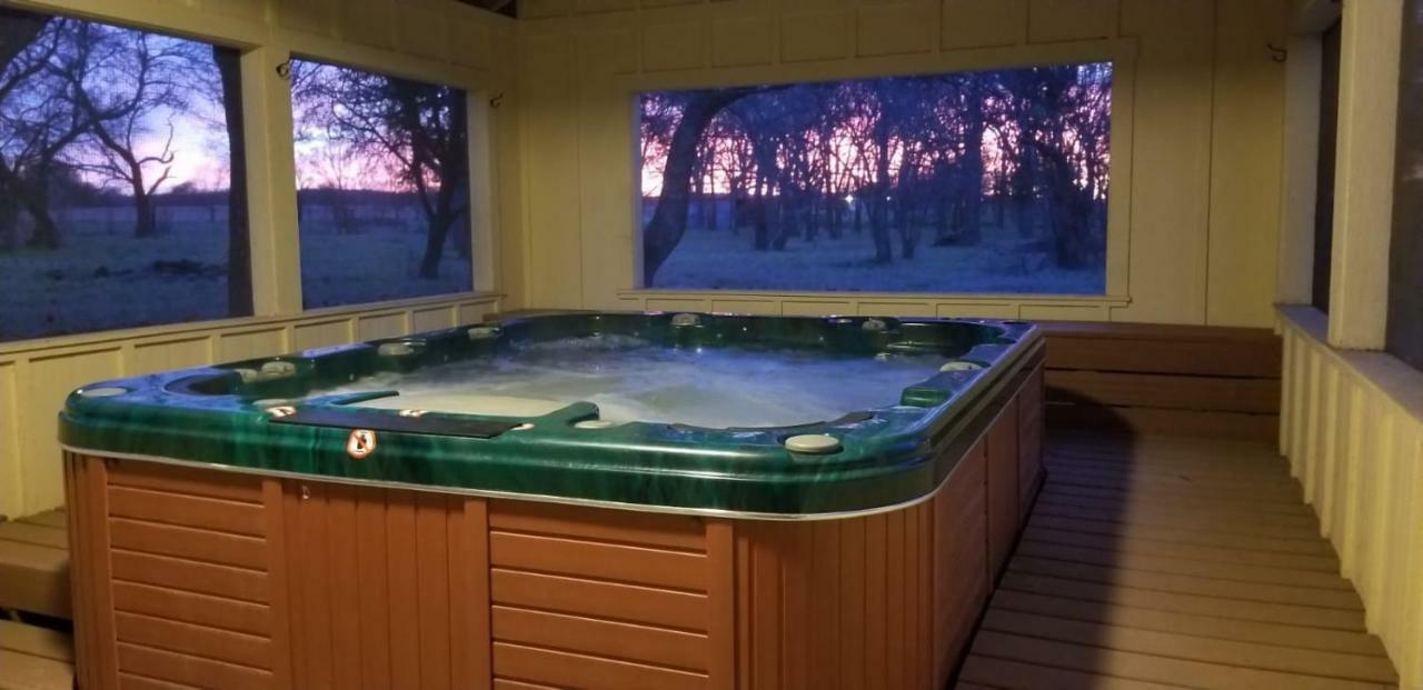 Pecan Cabin Fredericksburg Ngoại thất bức ảnh